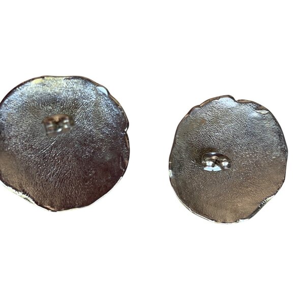 2 Pairs Of Vintage Metal Earrings Rippled Silver & Textured Silver Round Designs - Picture 5 of 9